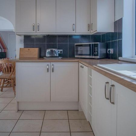 Maytree Cottage - 4 Bedroom Holiday Home - Tenby Bagian luar foto