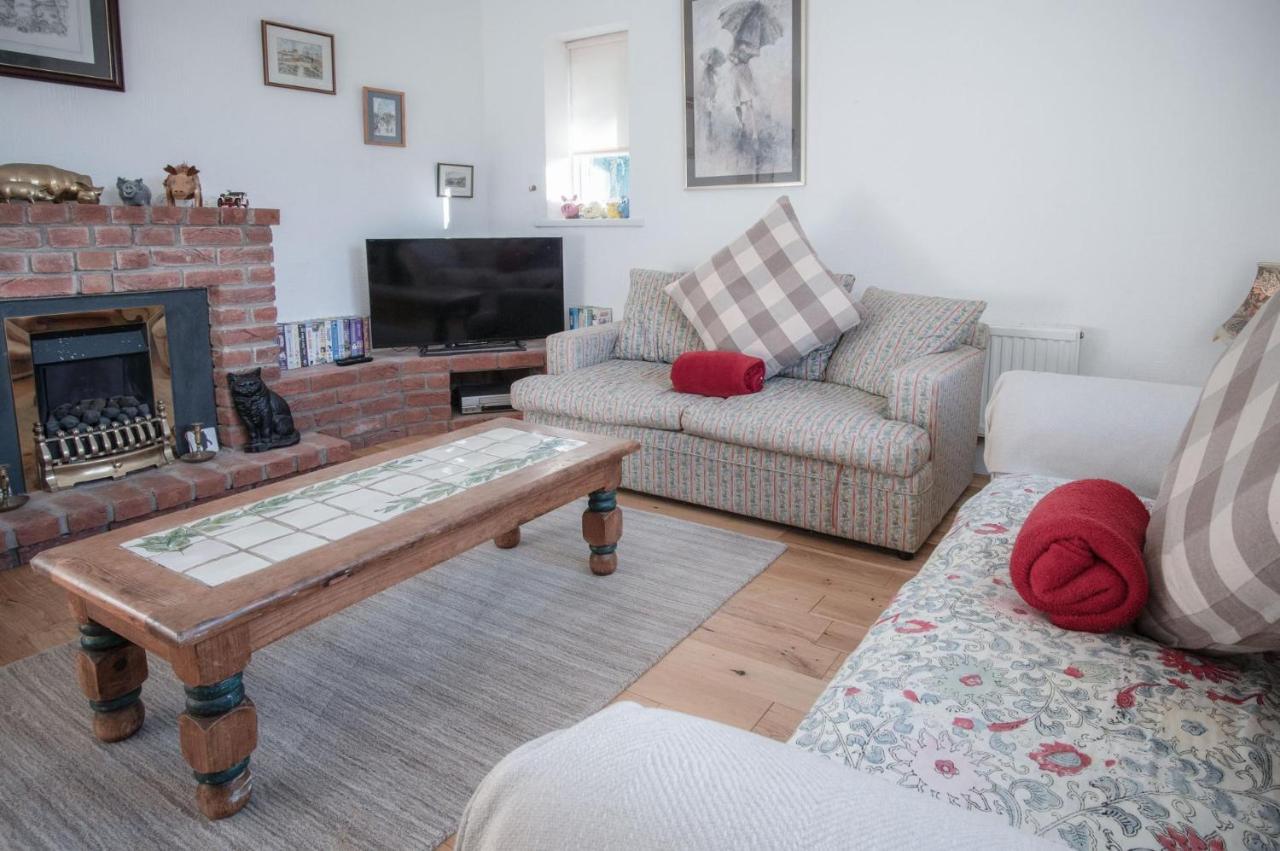 Maytree Cottage - 4 Bedroom Holiday Home - Tenby Bagian luar foto