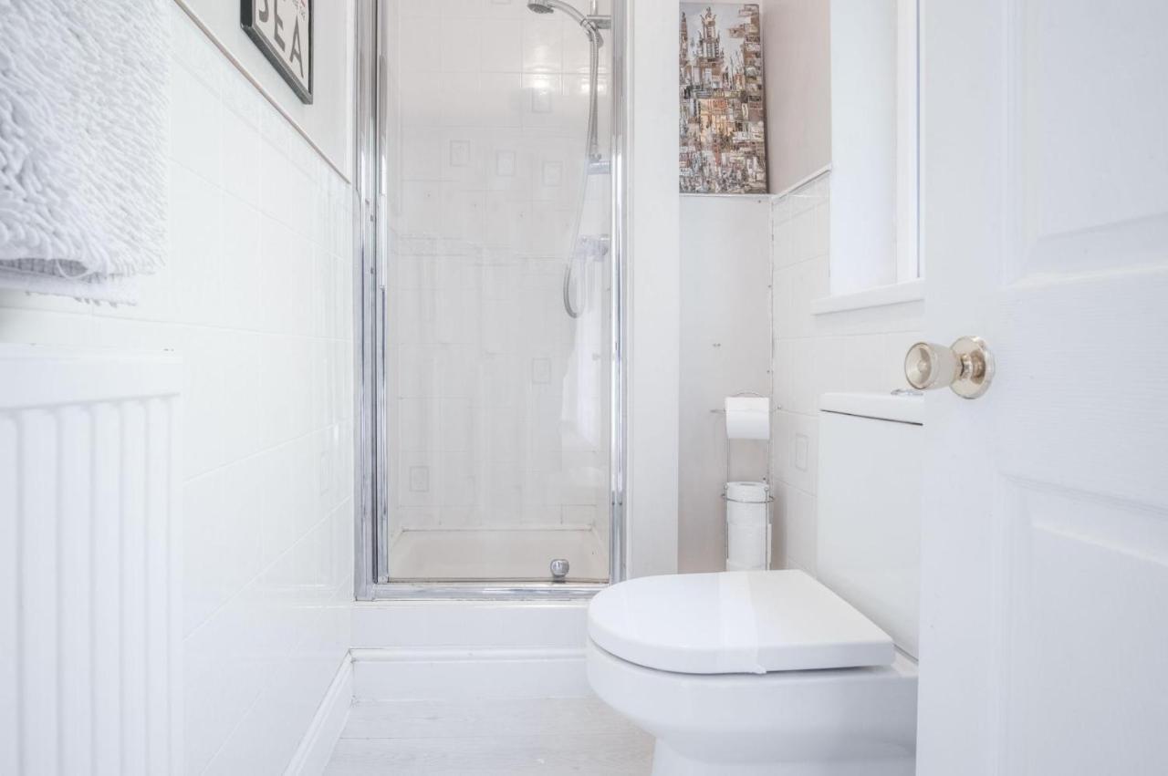 Maytree Cottage - 4 Bedroom Holiday Home - Tenby Bagian luar foto