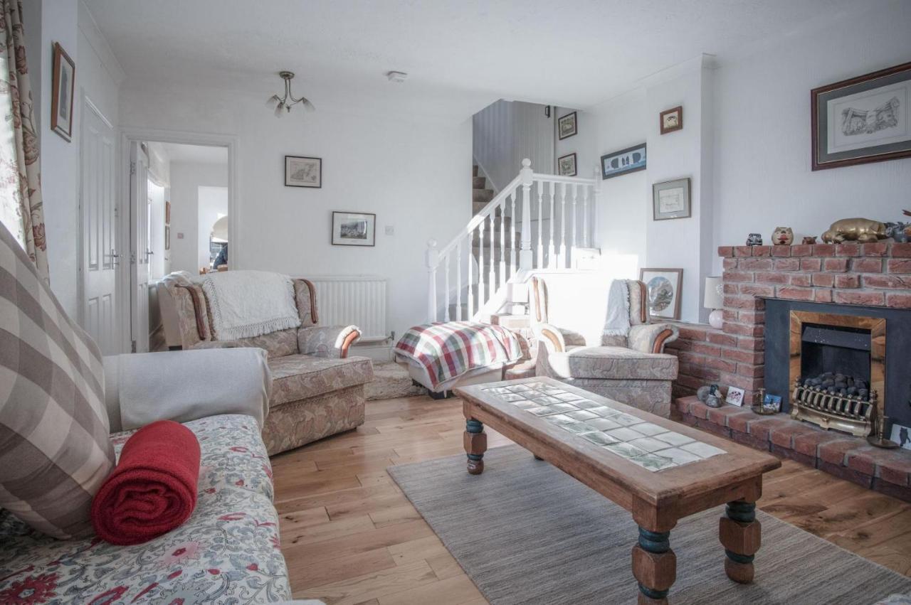 Maytree Cottage - 4 Bedroom Holiday Home - Tenby Bagian luar foto