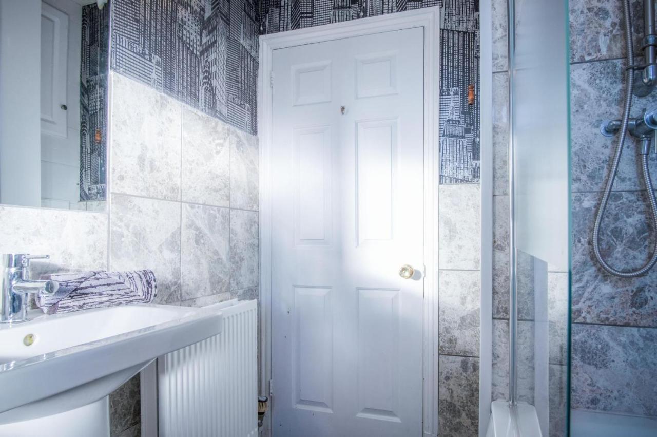 Maytree Cottage - 4 Bedroom Holiday Home - Tenby Bagian luar foto