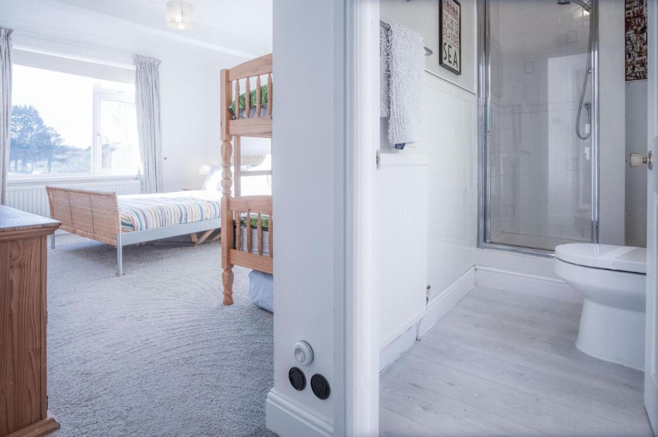 Maytree Cottage - 4 Bedroom Holiday Home - Tenby Bagian luar foto